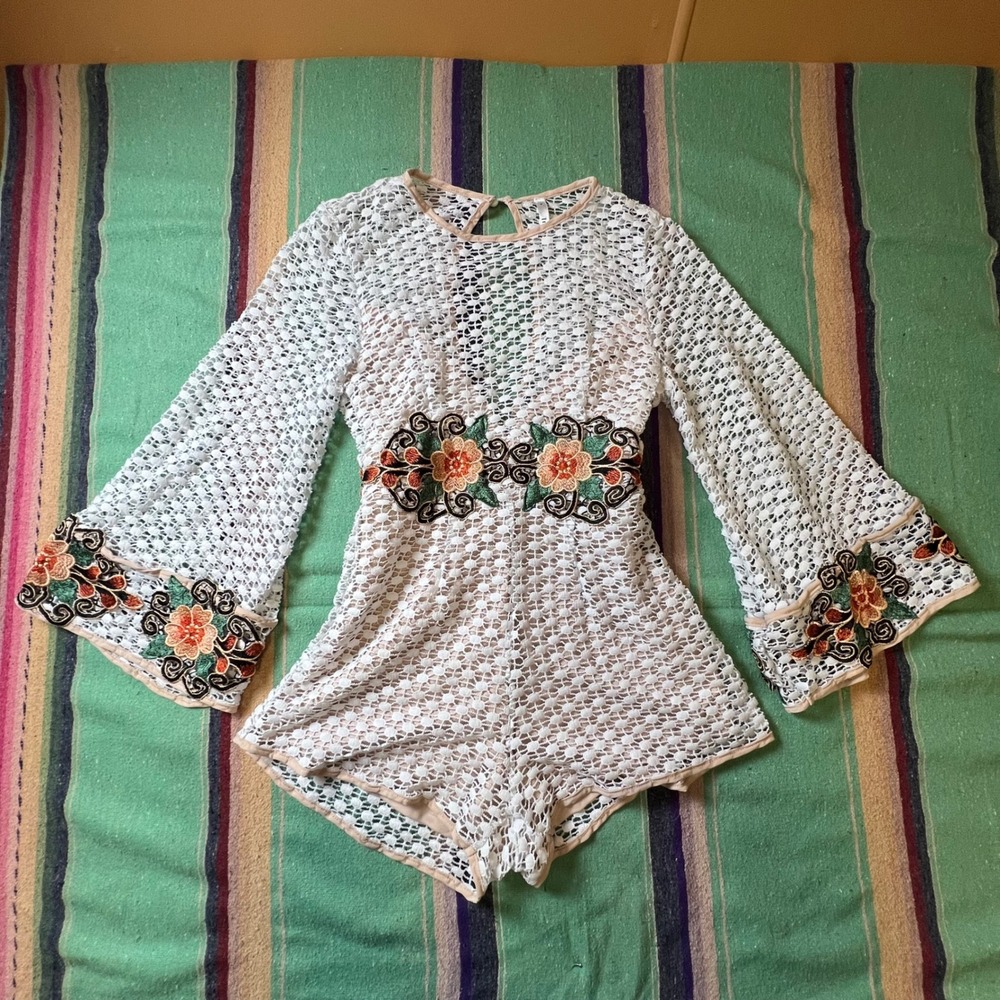 Indikah Romper Womens 6 White Crochet Lace Floral Embroidered Boho Bell Sleeve